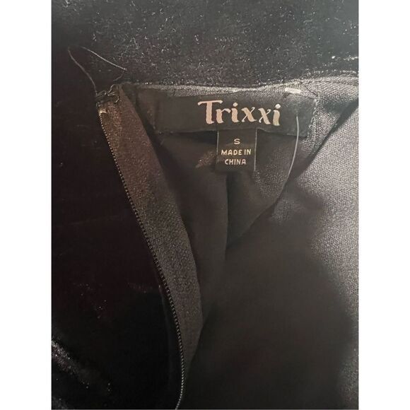 Francesca's Women's Anet Velvet Embroidered Floral Mini Skirt Size Small - Picture 6 of 7